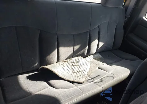 2000 Chevrolet Silverado 1500 Ls z USA, uszkodzony, nr VIN 2GCEC19TXY1239393